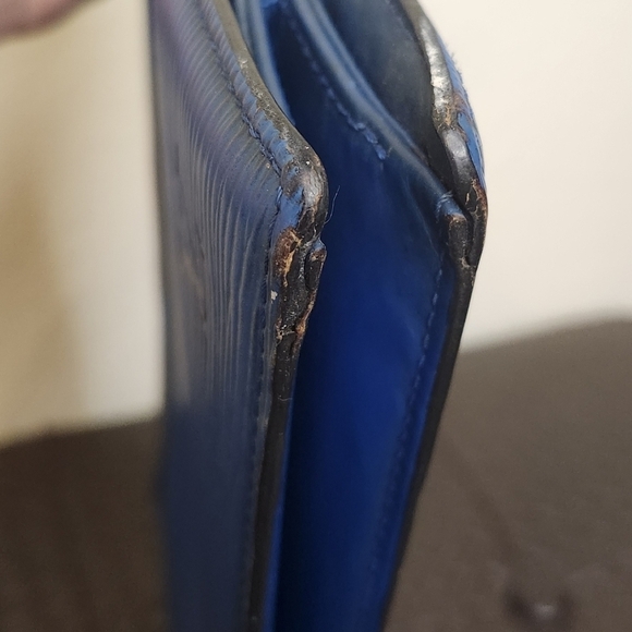 LOUIS VUITTON Epi Trousse Crete Clutch Bag Blue - Picture 8 of 16